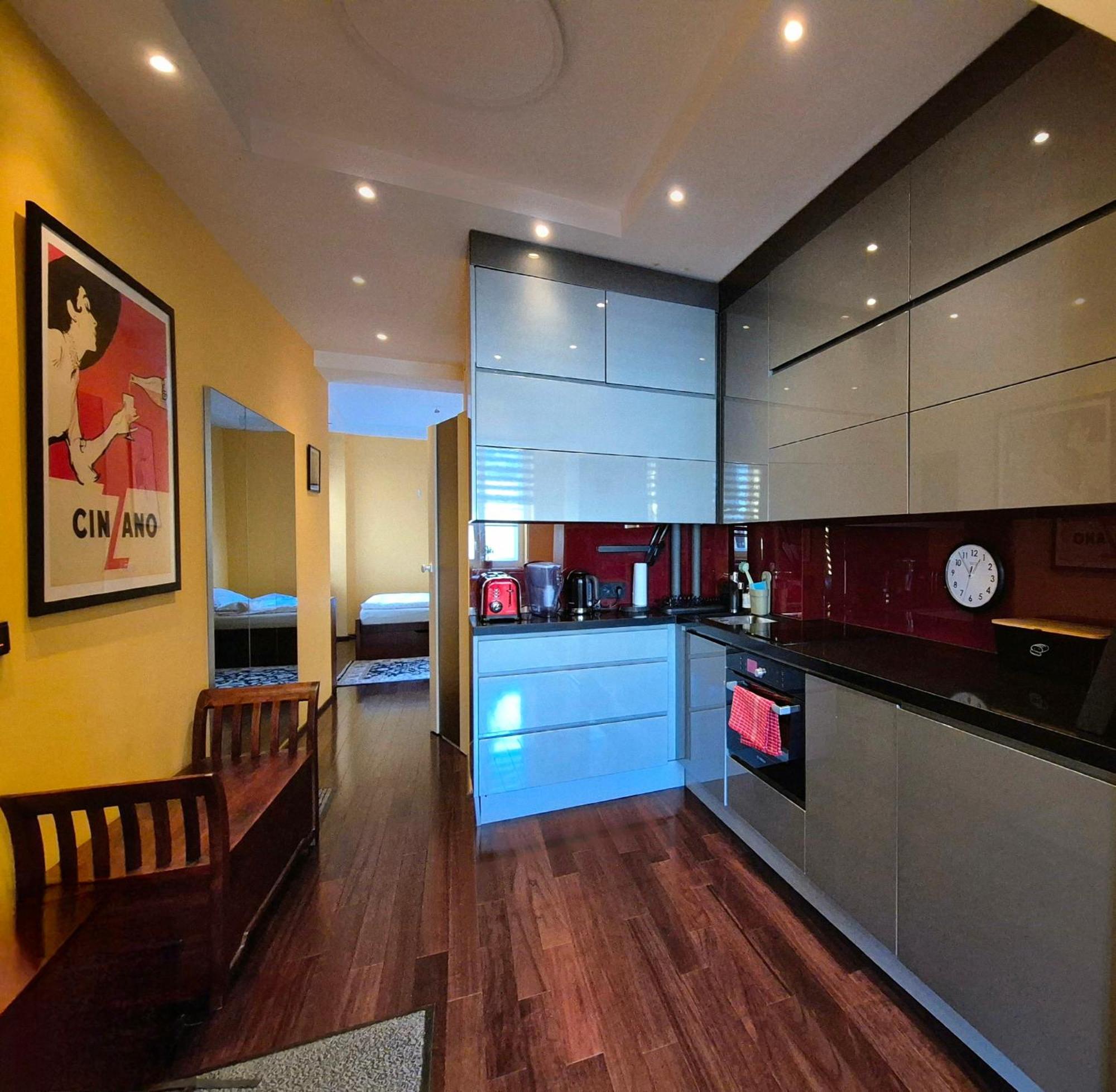 Krakowskie Przedmiescie 57 Warszawa, Near Old Town * Varsovia